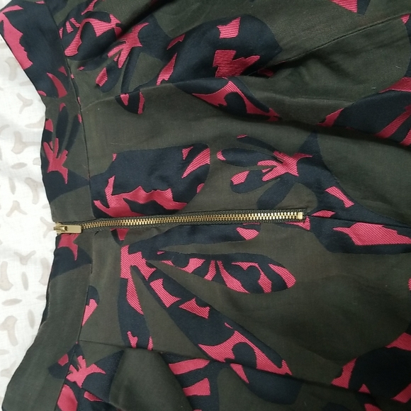 Banana Republic pleated skirt - Picture 3 of 4